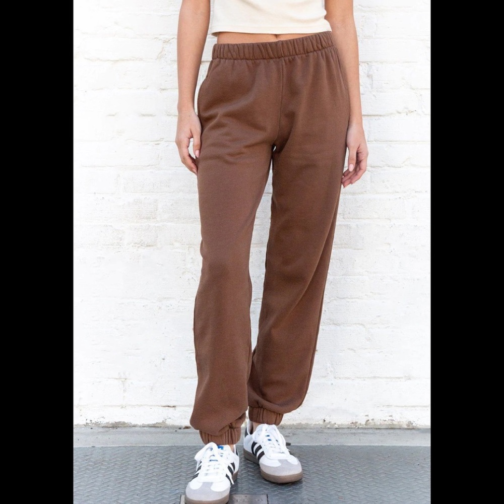 Brandy Melville brown rosa sweatpants!!